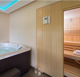 5 bedroom villa with pool near Pula, sleeps 10-12